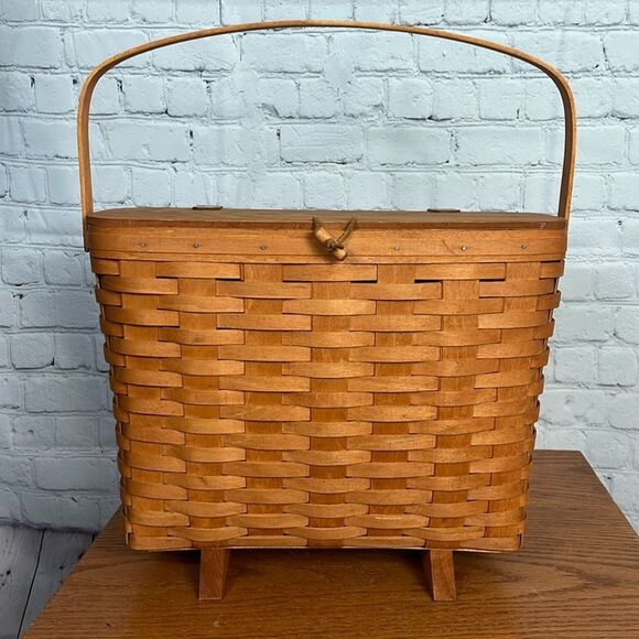 Footed 1993 Longaberger Magazine Basket with Lid & leather latch - Picture 1 of 9